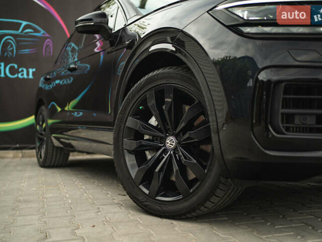 Черный Фольксваген Туарег, объемом двигателя 3.96 л и пробегом 170 тыс. км за 57777 $, фото 5 на Automoto.ua