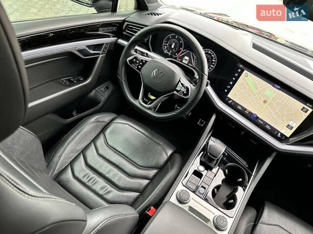 Черный Фольксваген Туарег, объемом двигателя 2.97 л и пробегом 129 тыс. км за 48500 $, фото 45 на Automoto.ua