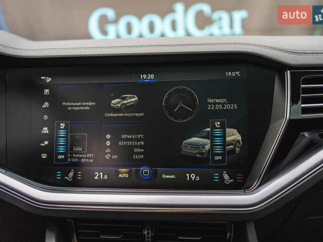 Черный Фольксваген Туарег, объемом двигателя 3.96 л и пробегом 170 тыс. км за 57777 $, фото 80 на Automoto.ua