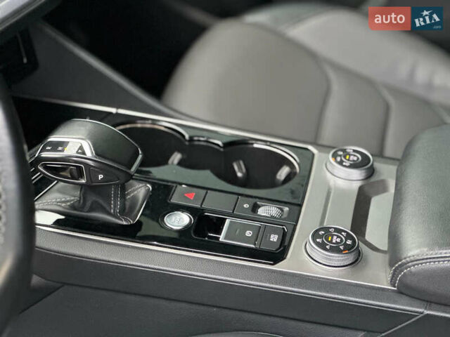 Черный Фольксваген Туарег, объемом двигателя 3 л и пробегом 115 тыс. км за 45500 $, фото 33 на Automoto.ua