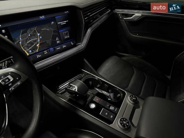 Черный Фольксваген Туарег, объемом двигателя 2.97 л и пробегом 123 тыс. км за 49900 $, фото 32 на Automoto.ua