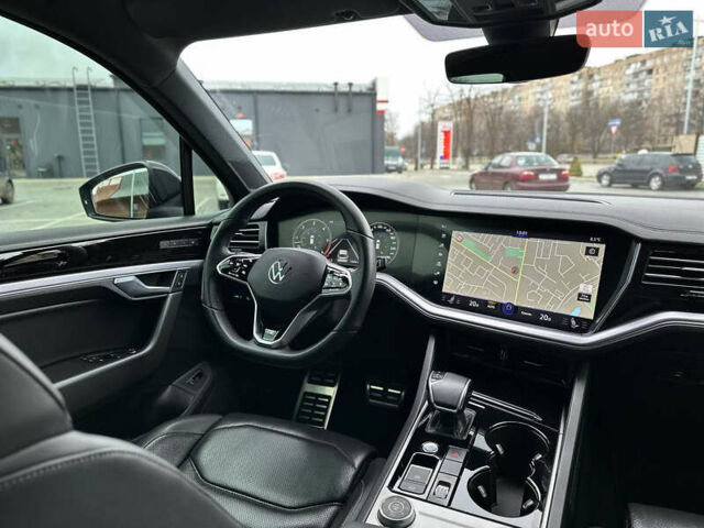 Черный Фольксваген Туарег, объемом двигателя 2.97 л и пробегом 129 тыс. км за 48500 $, фото 50 на Automoto.ua