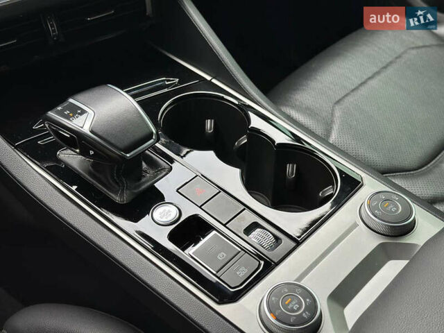 Черный Фольксваген Туарег, объемом двигателя 2.97 л и пробегом 129 тыс. км за 48500 $, фото 34 на Automoto.ua