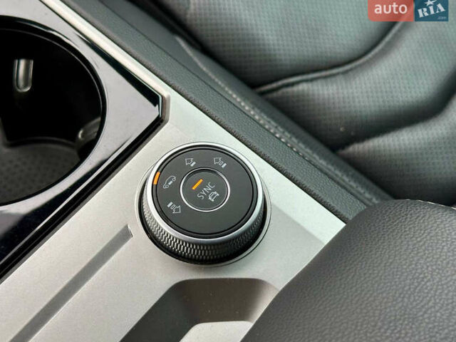 Черный Фольксваген Туарег, объемом двигателя 3 л и пробегом 141 тыс. км за 48500 $, фото 30 на Automoto.ua