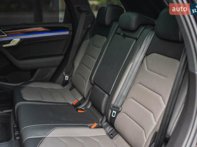 Черный Фольксваген Туарег, объемом двигателя 3.96 л и пробегом 170 тыс. км за 57777 $, фото 88 на Automoto.ua