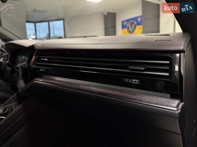 Черный Фольксваген Туарег, объемом двигателя 2.97 л и пробегом 123 тыс. км за 49900 $, фото 54 на Automoto.ua