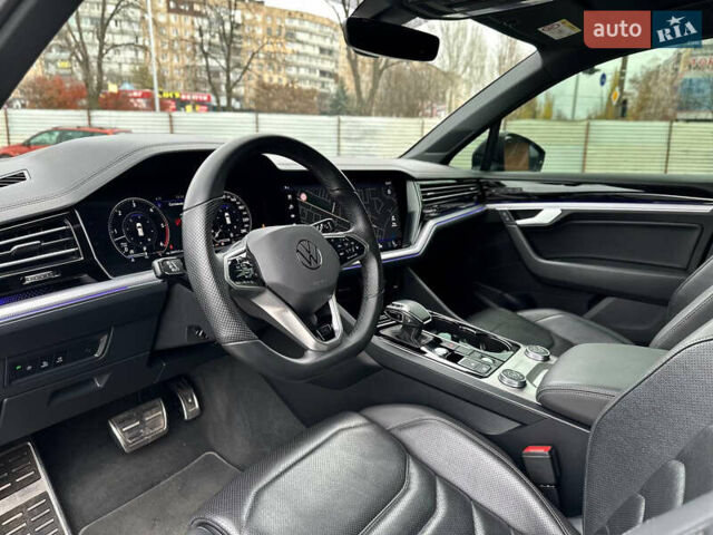 Черный Фольксваген Туарег, объемом двигателя 2.97 л и пробегом 129 тыс. км за 48500 $, фото 21 на Automoto.ua