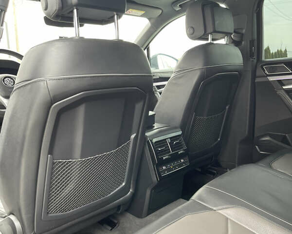 Черный Фольксваген Туарег, объемом двигателя 2.97 л и пробегом 267 тыс. км за 43900 $, фото 25 на Automoto.ua