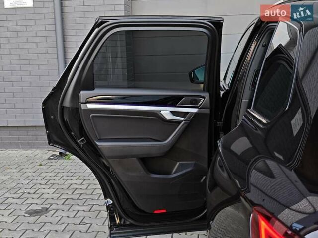 Черный Фольксваген Туарег, объемом двигателя 2.97 л и пробегом 108 тыс. км за 57499 $, фото 40 на Automoto.ua