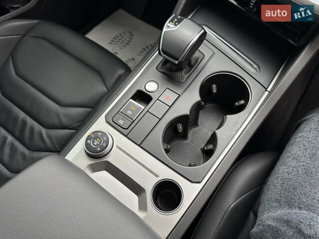Фольксваген Туарег 2019 в Дубно на Automoto.ua Черный Фольксваген Туарег, объемом двигателя 3 л и пробегом 48 тыс. км за 43500 $, фото 45 на Automoto.ua