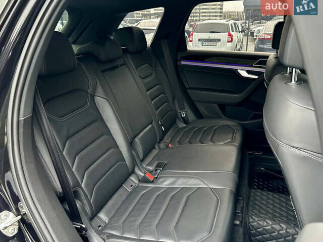 Черный Фольксваген Туарег, объемом двигателя 3 л и пробегом 141 тыс. км за 48500 $, фото 54 на Automoto.ua