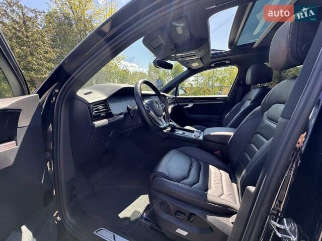 Черный Фольксваген Туарег, объемом двигателя 2.97 л и пробегом 194 тыс. км за 48200 $, фото 22 на Automoto.ua