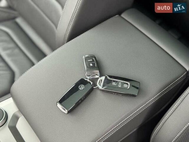 Черный Фольксваген Туарег, объемом двигателя 2.97 л и пробегом 98 тыс. км за 59980 $, фото 56 на Automoto.ua