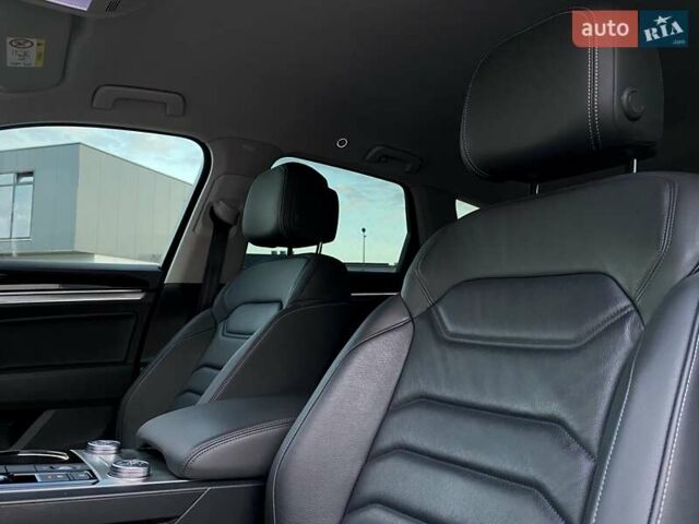 Черный Фольксваген Туарег, объемом двигателя 2.97 л и пробегом 130 тыс. км за 46999 $, фото 47 на Automoto.ua