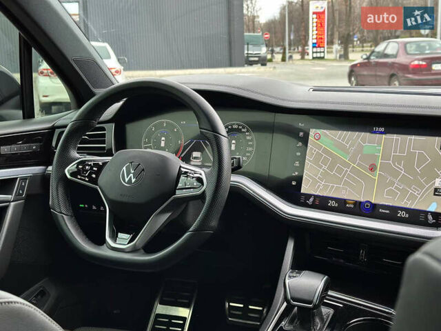 Черный Фольксваген Туарег, объемом двигателя 2.97 л и пробегом 129 тыс. км за 48500 $, фото 44 на Automoto.ua