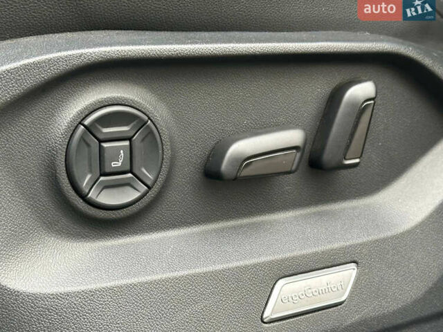 Черный Фольксваген Туарег, объемом двигателя 3 л и пробегом 141 тыс. км за 48500 $, фото 43 на Automoto.ua