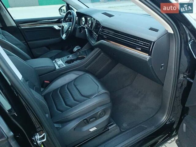 Черный Фольксваген Туарег, объемом двигателя 2.97 л и пробегом 255 тыс. км за 42000 $, фото 41 на Automoto.ua