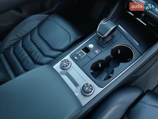 Черный Фольксваген Туарег, объемом двигателя 2.97 л и пробегом 255 тыс. км за 42000 $, фото 39 на Automoto.ua