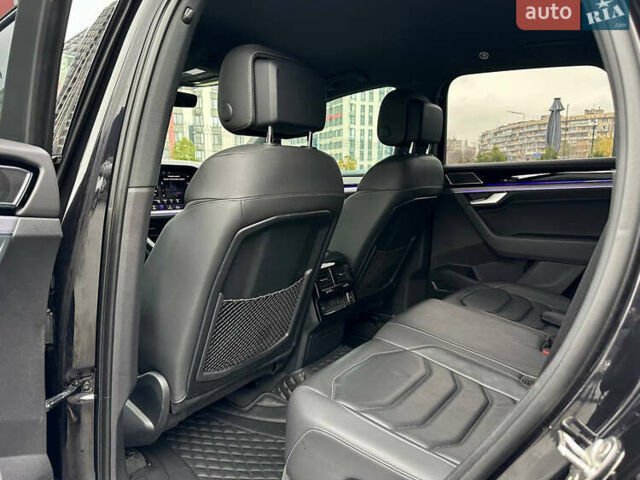 Черный Фольксваген Туарег, объемом двигателя 3 л и пробегом 141 тыс. км за 48500 $, фото 46 на Automoto.ua