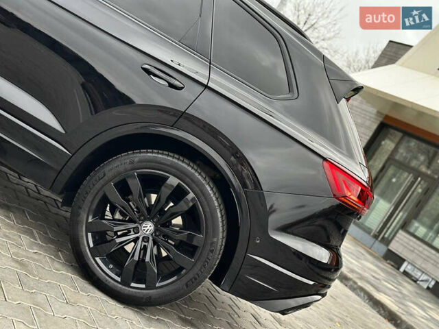 Черный Фольксваген Туарег, объемом двигателя 2.97 л и пробегом 129 тыс. км за 48500 $, фото 14 на Automoto.ua