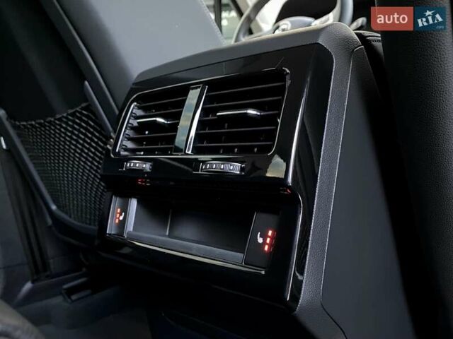 Черный Фольксваген Туарег, объемом двигателя 2.97 л и пробегом 130 тыс. км за 46500 $, фото 64 на Automoto.ua