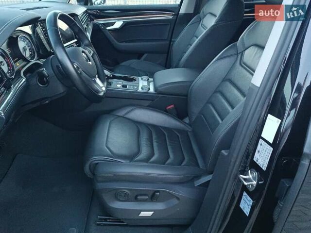 Черный Фольксваген Туарег, объемом двигателя 2.97 л и пробегом 255 тыс. км за 42000 $, фото 54 на Automoto.ua