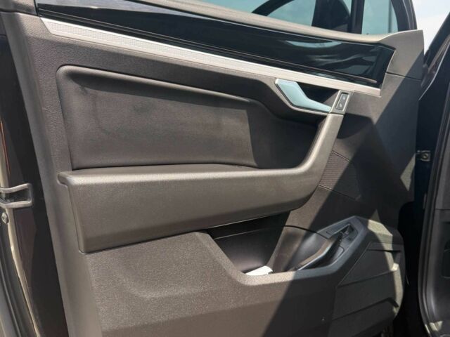 Черный Фольксваген Туарег, объемом двигателя 3 л и пробегом 163 тыс. км за 40000 $, фото 6 на Automoto.ua