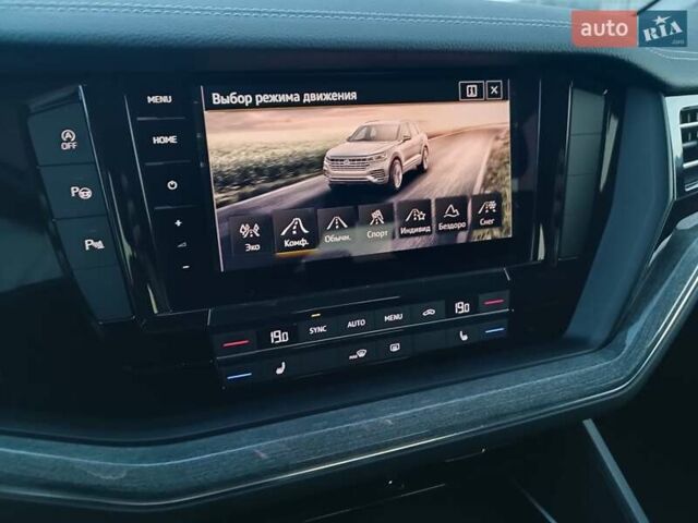 Черный Фольксваген Туарег, объемом двигателя 2.97 л и пробегом 255 тыс. км за 42000 $, фото 35 на Automoto.ua