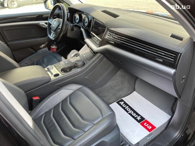 Чорний Фольксваген Туарег, об'ємом двигуна 3 л та пробігом 43 тис. км за 43990 $, фото 16 на Automoto.ua