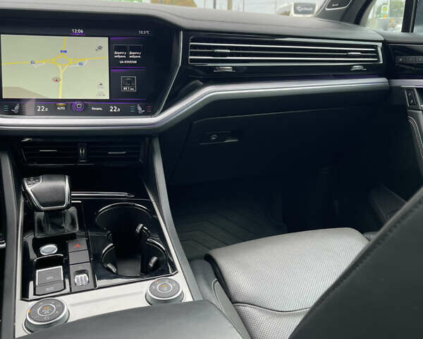 Черный Фольксваген Туарег, объемом двигателя 2.97 л и пробегом 267 тыс. км за 43900 $, фото 16 на Automoto.ua