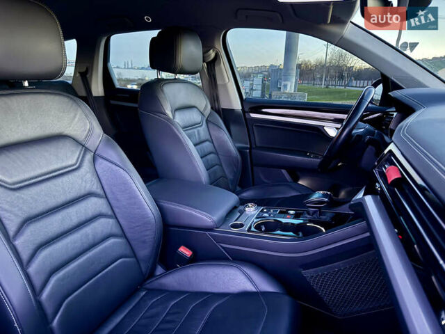 Черный Фольксваген Туарег, объемом двигателя 2.97 л и пробегом 165 тыс. км за 39900 $, фото 26 на Automoto.ua