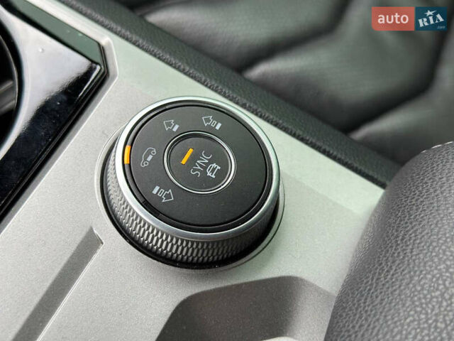 Черный Фольксваген Туарег, объемом двигателя 2.97 л и пробегом 129 тыс. км за 48500 $, фото 36 на Automoto.ua