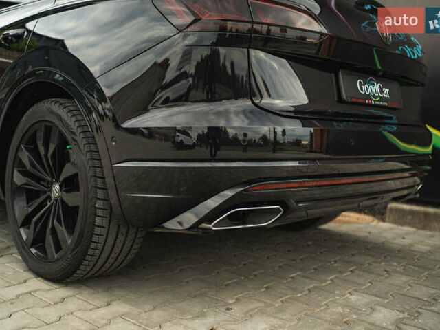 Черный Фольксваген Туарег, объемом двигателя 3.96 л и пробегом 170 тыс. км за 57777 $, фото 20 на Automoto.ua