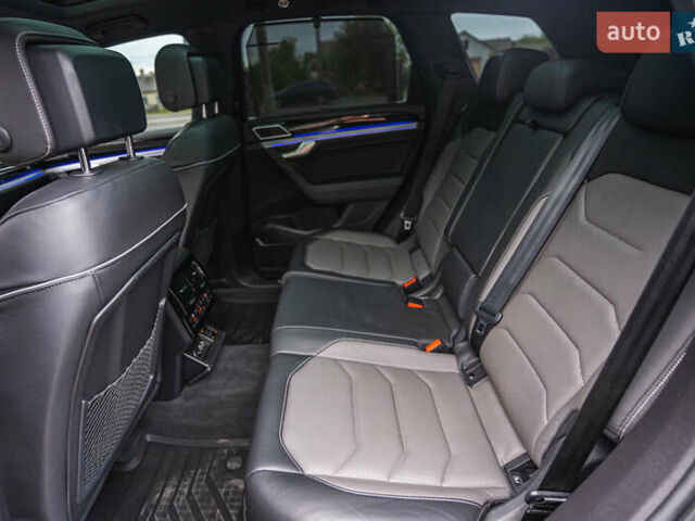 Черный Фольксваген Туарег, объемом двигателя 3.96 л и пробегом 170 тыс. км за 57777 $, фото 94 на Automoto.ua