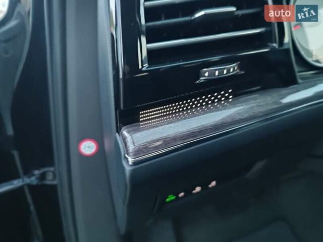 Черный Фольксваген Туарег, объемом двигателя 2.97 л и пробегом 255 тыс. км за 42000 $, фото 38 на Automoto.ua