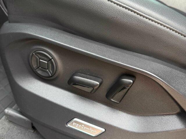 Черный Фольксваген Туарег, объемом двигателя 3 л и пробегом 163 тыс. км за 40000 $, фото 7 на Automoto.ua