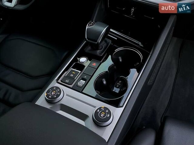 Черный Фольксваген Туарег, объемом двигателя 2.97 л и пробегом 130 тыс. км за 46500 $, фото 70 на Automoto.ua