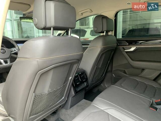 Черный Фольксваген Туарег, объемом двигателя 2.97 л и пробегом 77 тыс. км за 51000 $, фото 29 на Automoto.ua