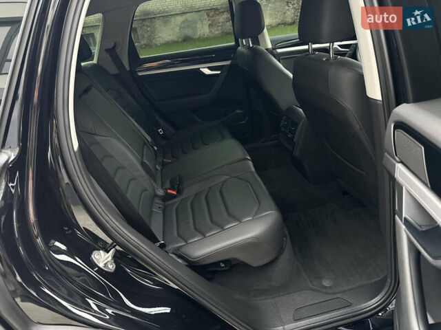 Фольксваген Туарег 2019 в Дубно на Automoto.ua Черный Фольксваген Туарег, объемом двигателя 3 л и пробегом 48 тыс. км за 43500 $, фото 52 на Automoto.ua