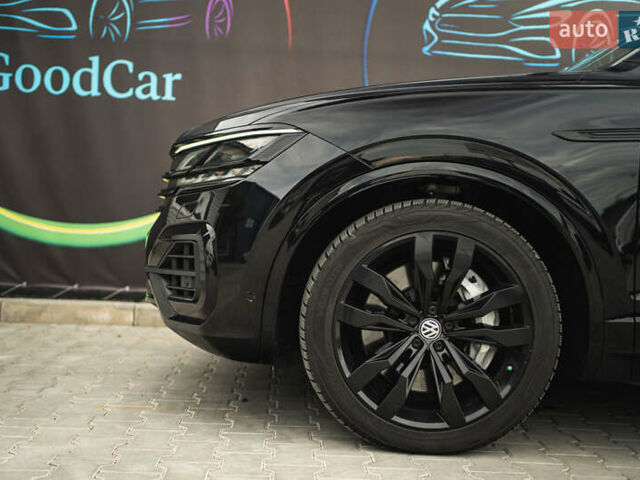 Черный Фольксваген Туарег, объемом двигателя 3.96 л и пробегом 170 тыс. км за 57777 $, фото 17 на Automoto.ua