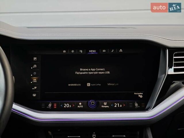 Черный Фольксваген Туарег, объемом двигателя 2.97 л и пробегом 108 тыс. км за 57499 $, фото 66 на Automoto.ua