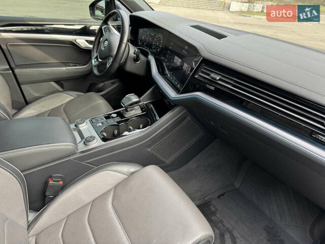 Чорний Фольксваген Туарег, об'ємом двигуна 2.97 л та пробігом 79 тис. км за 68000 $, фото 12 на Automoto.ua