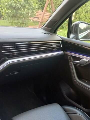 Черный Фольксваген Туарег, объемом двигателя 2.97 л и пробегом 163 тыс. км за 51500 $, фото 17 на Automoto.ua