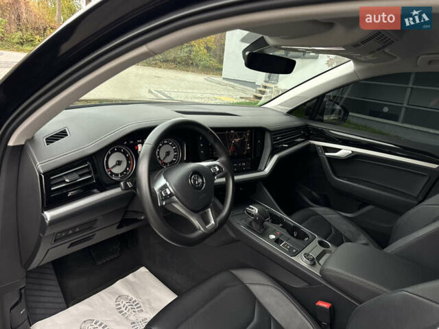 Фольксваген Туарег 2019 в Дубно на Automoto.ua Черный Фольксваген Туарег, объемом двигателя 3 л и пробегом 48 тыс. км за 43500 $, фото 34 на Automoto.ua