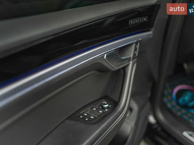 Черный Фольксваген Туарег, объемом двигателя 3.96 л и пробегом 170 тыс. км за 57777 $, фото 45 на Automoto.ua