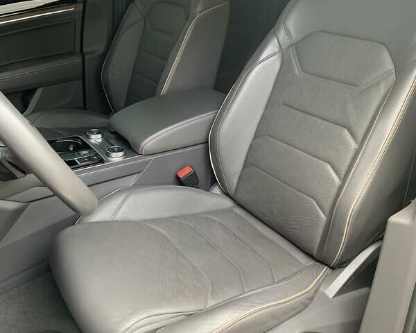 Черный Фольксваген Туарег, объемом двигателя 2.97 л и пробегом 77 тыс. км за 51000 $, фото 15 на Automoto.ua