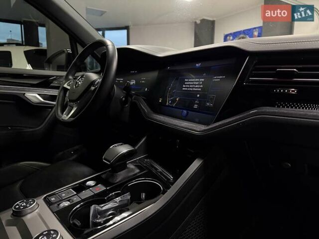 Черный Фольксваген Туарег, объемом двигателя 2.97 л и пробегом 123 тыс. км за 49900 $, фото 57 на Automoto.ua