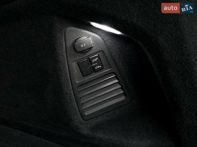 Черный Фольксваген Туарег, объемом двигателя 2.97 л и пробегом 130 тыс. км за 46999 $, фото 57 на Automoto.ua