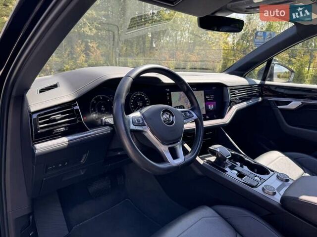 Черный Фольксваген Туарег, объемом двигателя 2.97 л и пробегом 194 тыс. км за 48200 $, фото 25 на Automoto.ua