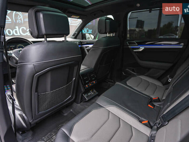 Черный Фольксваген Туарег, объемом двигателя 3.96 л и пробегом 170 тыс. км за 57777 $, фото 91 на Automoto.ua